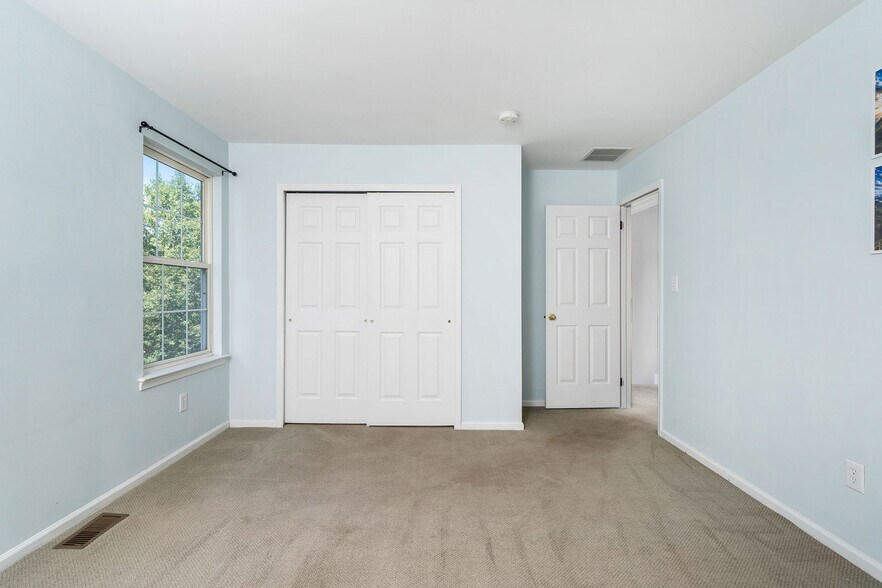 Building Photo - 412 Denow Rd