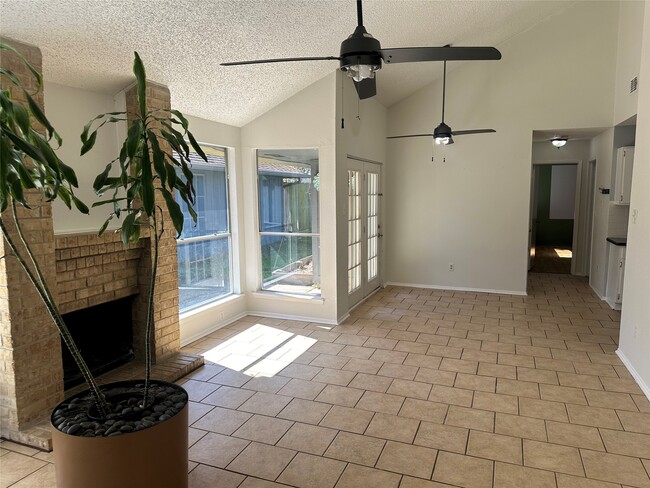 Building Photo - 23335 Tree House Ln