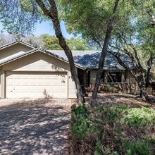 Building Photo - 2749 Sandhurst Dr