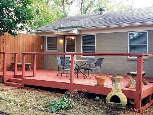 Building Photo - 585 Classen Dr