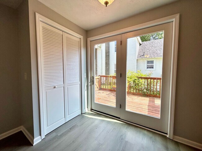 Building Photo - Spacious 4-Bedroom Home Near College Hill & Highland Park