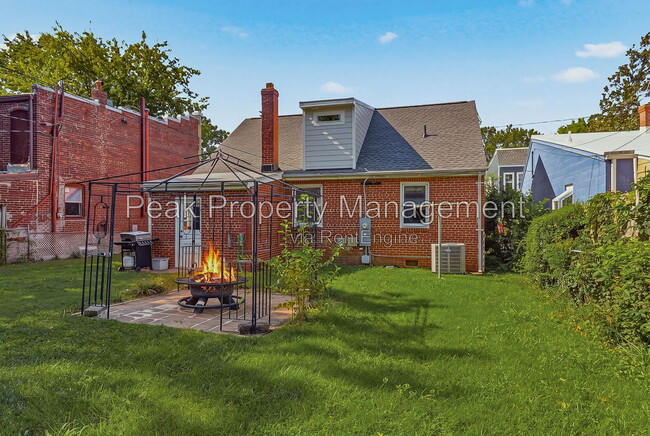 Building Photo - 3022 Grayland Ave