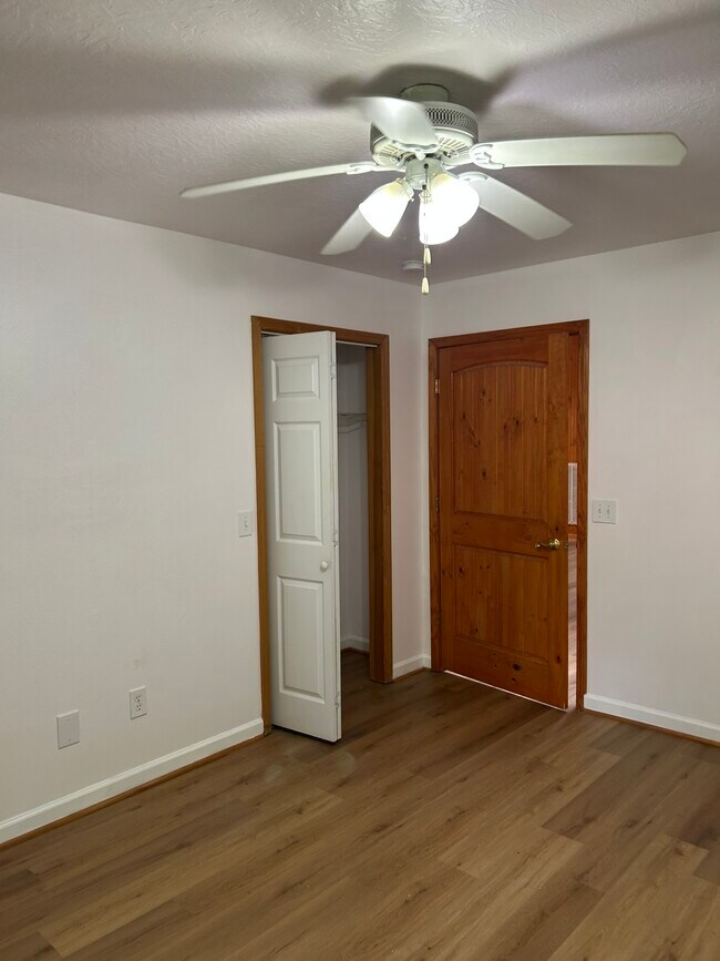 Building Photo - 466 Old Camptown Dr