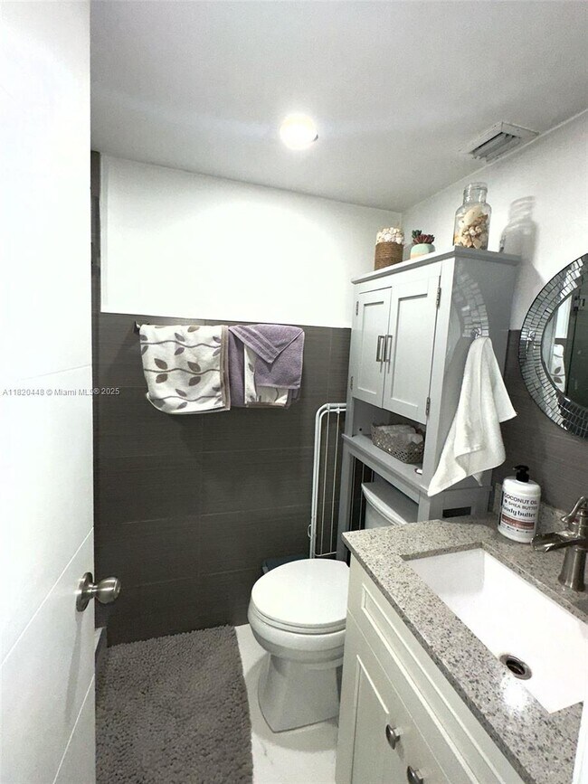 Building Photo - 9125 SW 77th Ave