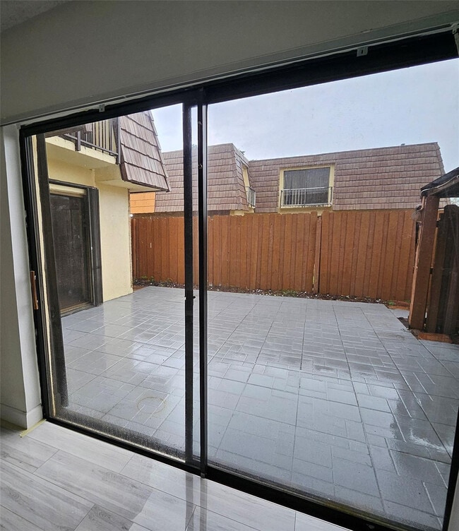 Building Photo - 912 Springdale Cir