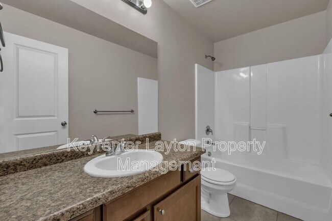 Building Photo - 2415 Wellington Dr