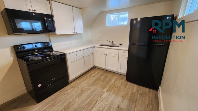 Building Photo - "Charming 1-Bedroom Retreat with Onsite Laundry in Ogden's Heart!"