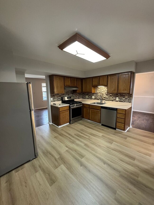 Building Photo - Perfect Single Family House Rental in Sick...