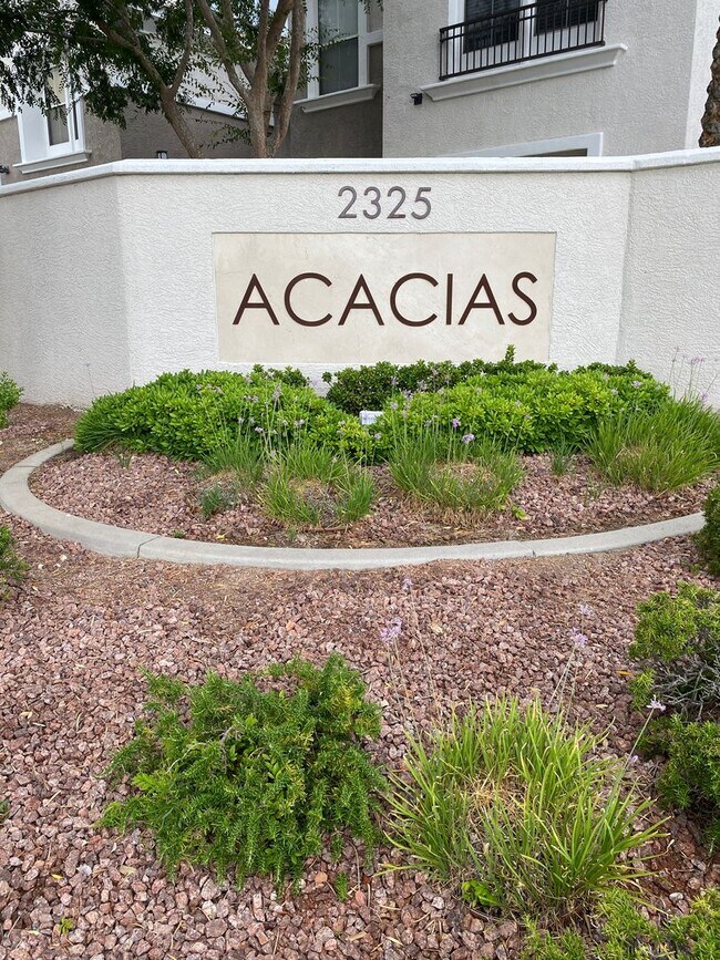 Building Photo - AMERICANA Property Mgmt - 3 beds Condo in ...