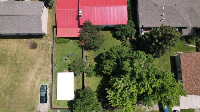 Building Photo - 505 N 16th Ave
