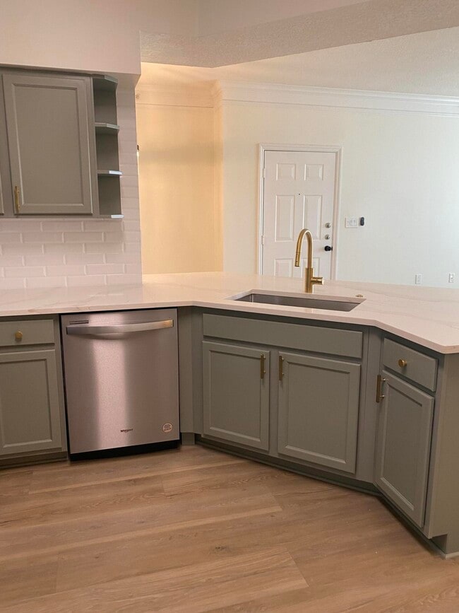 Building Photo - 9887 Baywinds Blvd