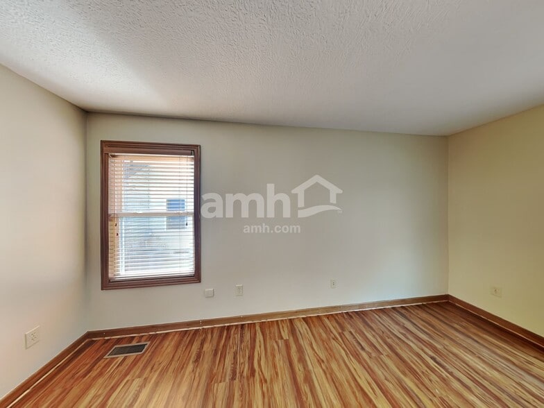 Building Photo - 5650 Winsor Woods Dr