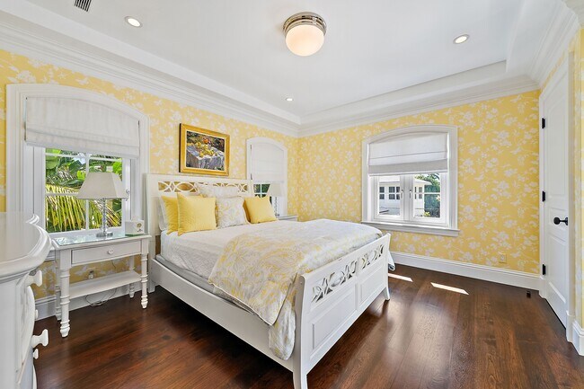 Building Photo - 210 Emerald Ln