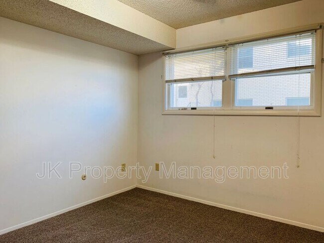 Building Photo - 4236 Central Ave