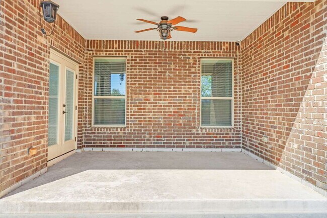 Building Photo - "Spacious 4-Bedroom Oasis with 3 Full Baths, Study, Game Room & NO HOA in San Antonio – 2,521 Sq ...