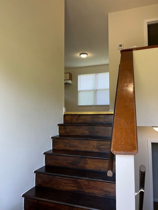 Building Photo - 4 bedroom rental home