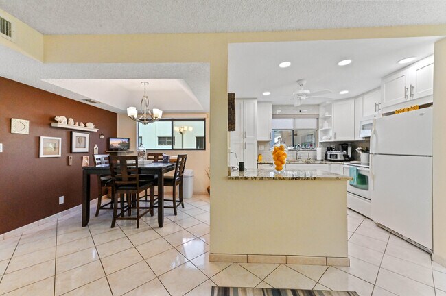 Building Photo - 15217 Lakes of Delray Blvd