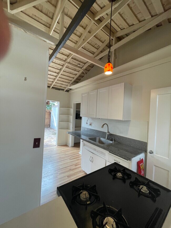 Building Photo - 3554 Colonial Ave