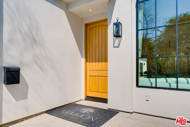 Building Photo - 4324 Camellia Ave