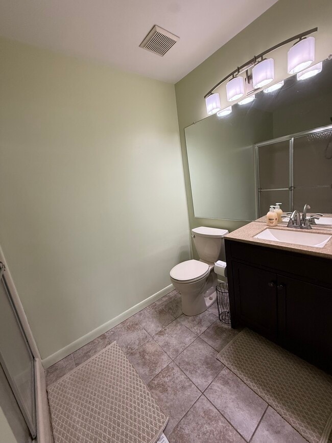 Building Photo - 1301 Waters Edge Dr