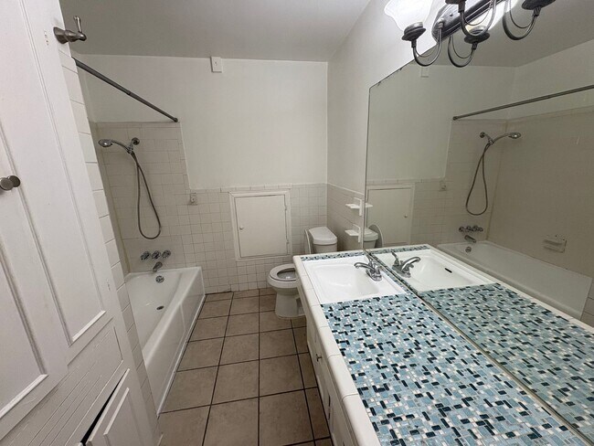 Building Photo - Charming & Updated Condo in Prime Austin Location!