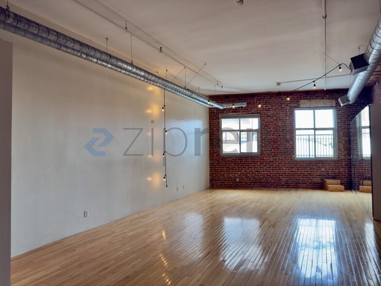 Building Photo - Unit 208
