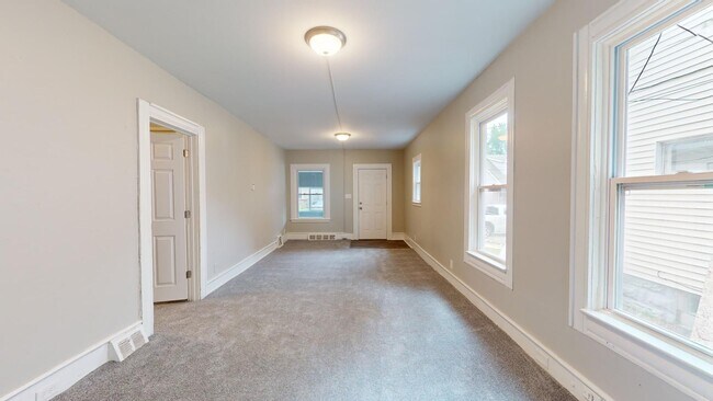 Building Photo - Old Brooklyn Area - 4 Bedroom - 1 Bath - Single Family Home