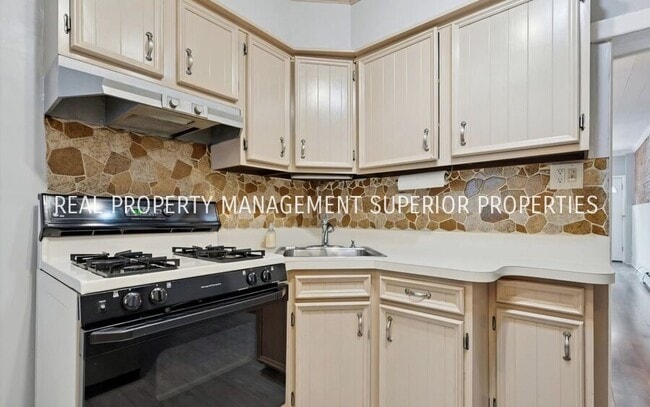 Building Photo - 3019 Tilton St