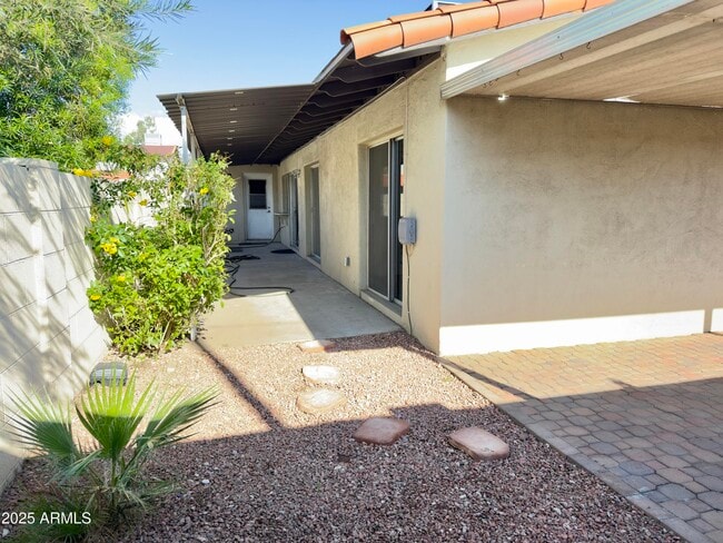 Building Photo - 1021 W Mission Ln