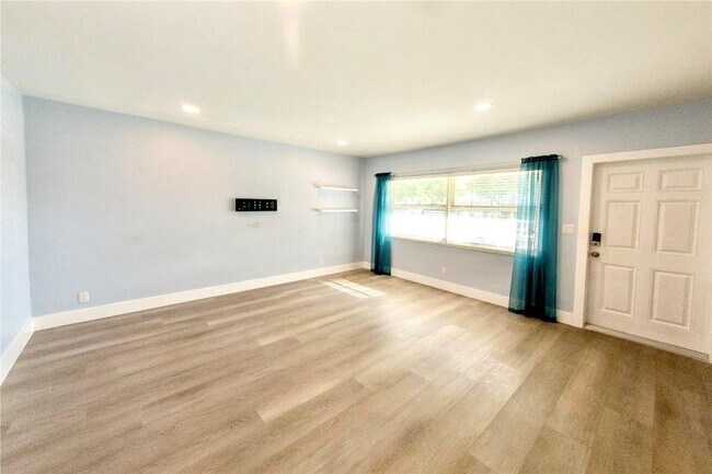 Building Photo - 1991 NE 32nd St