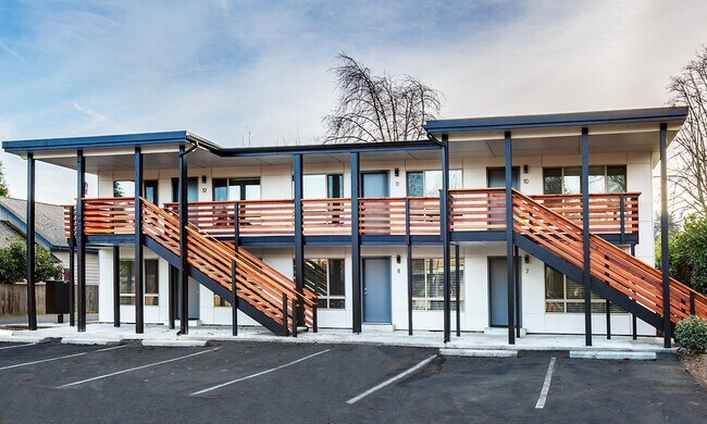 Building Photo - 129 on 5th