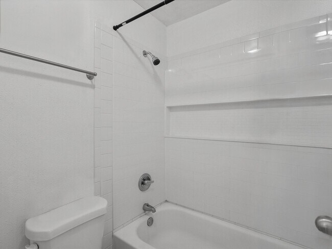 Building Photo - 18515 Egret Bay Blvd