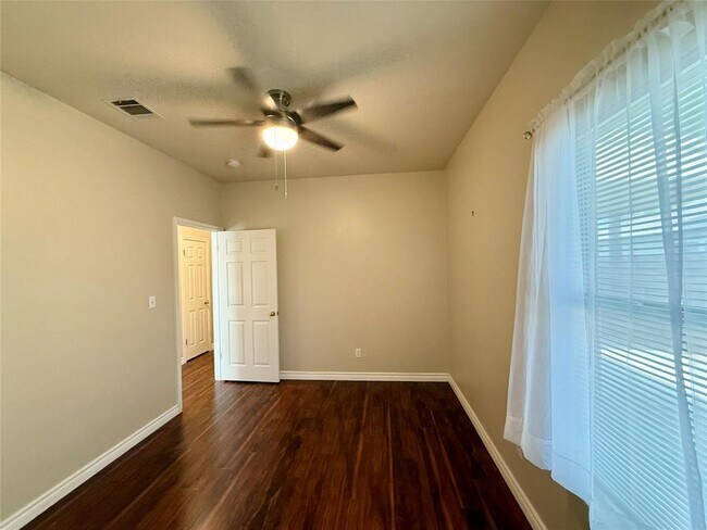 Building Photo - 8703 Weiser Dr
