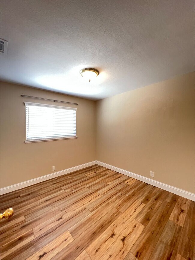 Building Photo - Single Story 3 bedroom In Cute Treelined Vallejo Neighborhood