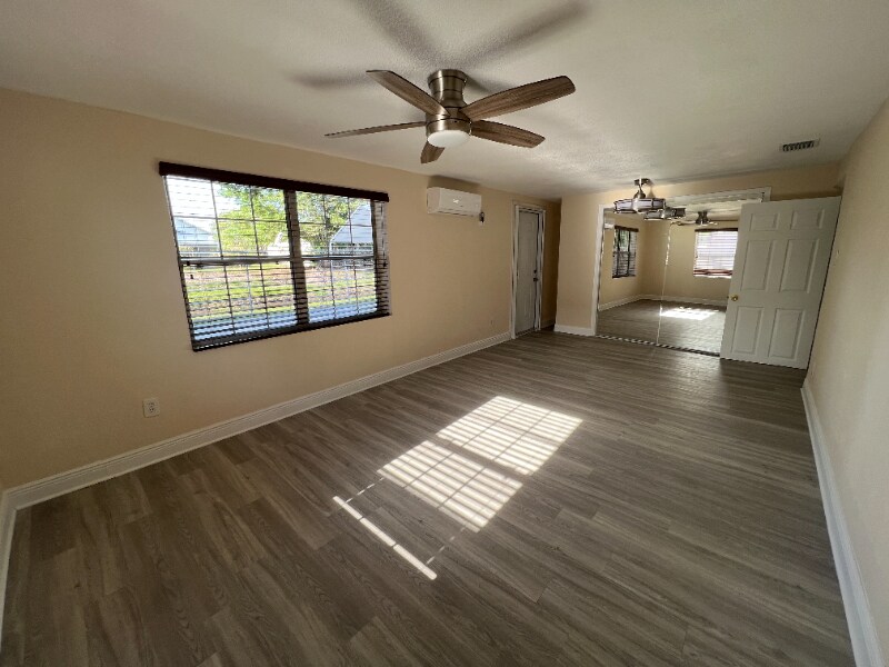 Building Photo - 1425 Orchid Ln