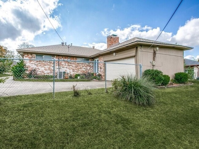 Building Photo - 1813 Gravley Dr