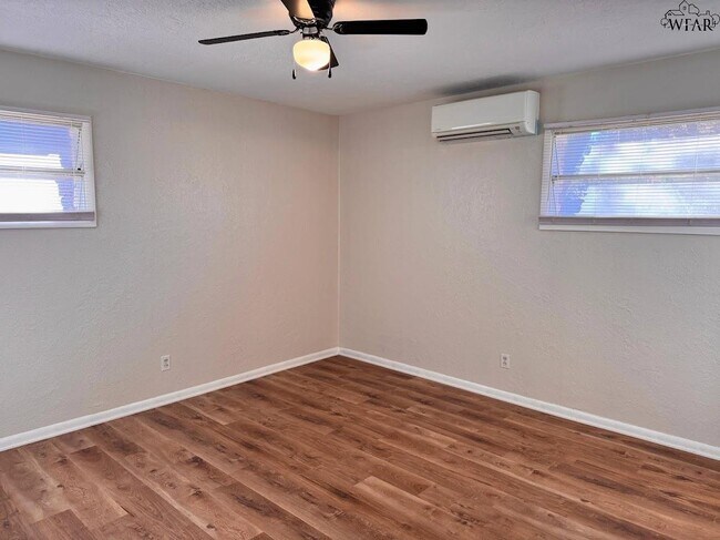 Building Photo - 4200 University Ave