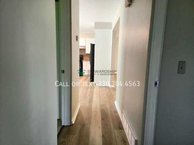 Building Photo - 8250 E Wadora Cir NW