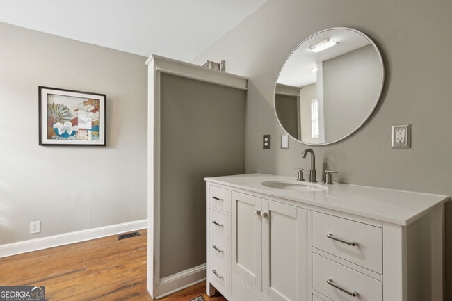 Building Photo - 208 Bishop Cir