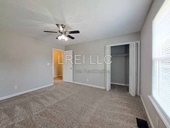 Building Photo - 3410 Clingstone Way
