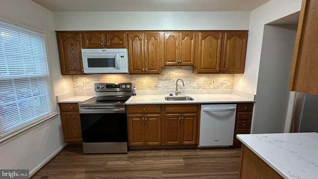 Building Photo - 9453 Jenerio Ct