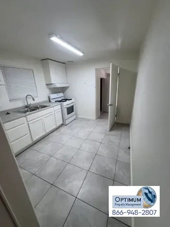 Building Photo - 15755 Cottonwood St