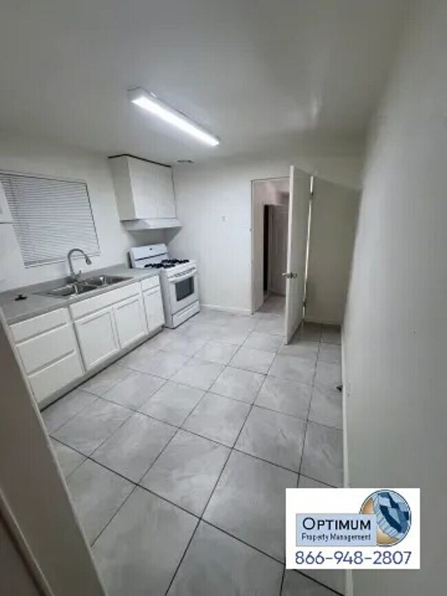 Building Photo - Charming Victorville Home with Spacious Yard