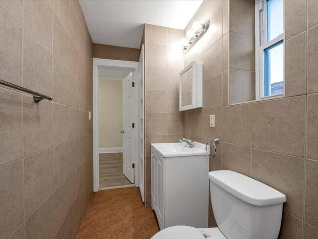 Building Photo - 2741 Stillwell Ave