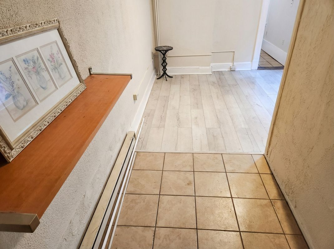 Building Photo - 304 E King St