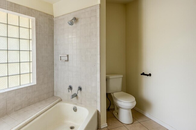 Building Photo - 1132 Quail Hollow Loop