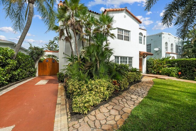 Building Photo - 221 Greymon Dr