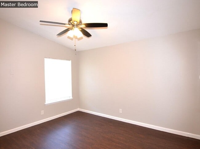 Building Photo - 5123 Vlg Gln Dr