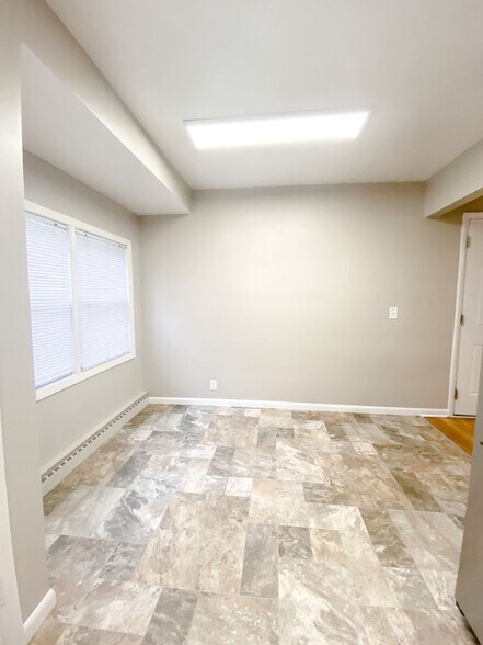 Building Photo - 1007 W Badger Rd