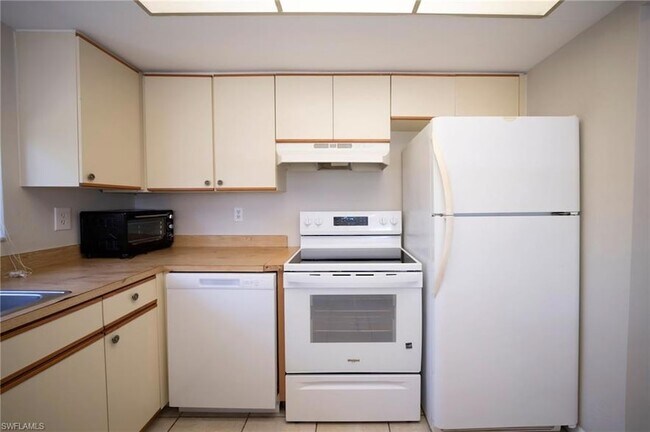 Building Photo - 3706 SE 10th Ave